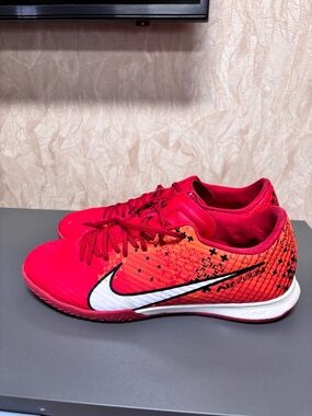 NIKE ZOOM VAPOR 15 ACADEMY MDS SOCCER SNEAKERS RED SIZE 9